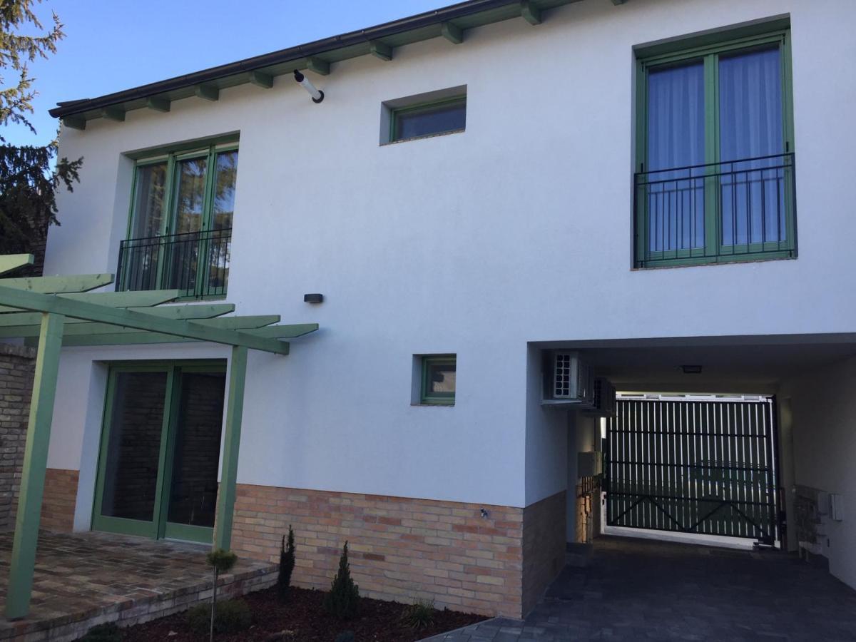 Jokai Apartman Dunafoldvar Екстер'єр фото