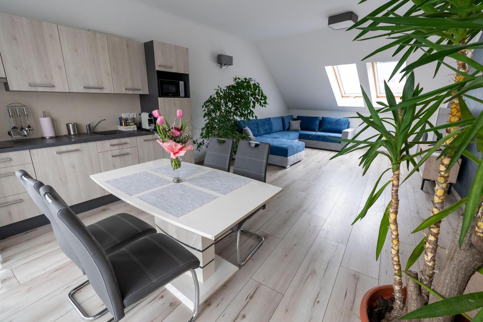 Jokai Apartman Dunafoldvar Екстер'єр фото